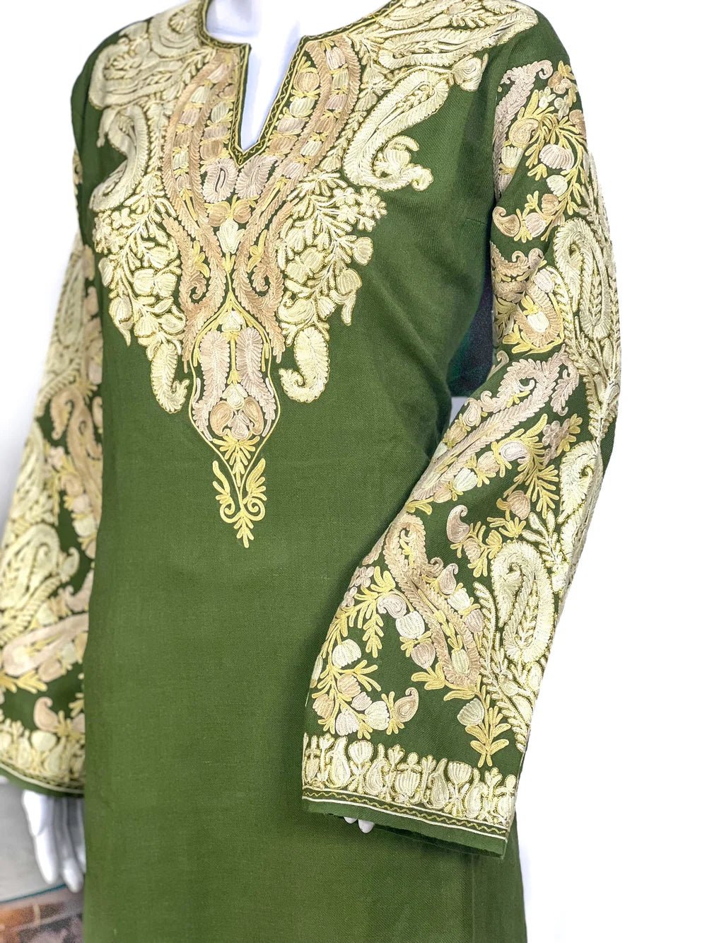 Phiran With Aari And Zari Embroidery