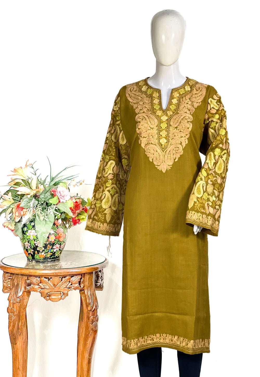 Phiran With Aari And Zari Embroidery