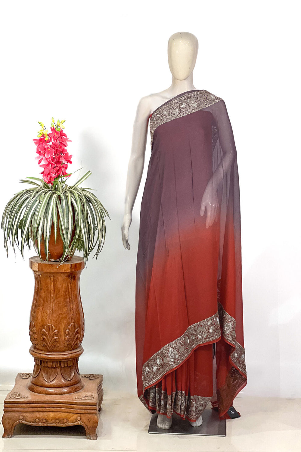 Sari de georgette de viscosa con bordado de borde de tilla abullonada de Cachemira