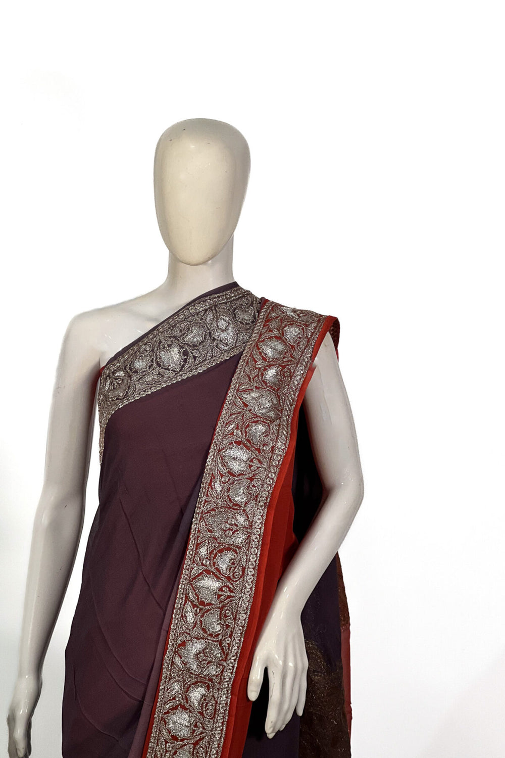 Sari de georgette de viscosa con bordado de borde de tilla abullonada de Cachemira