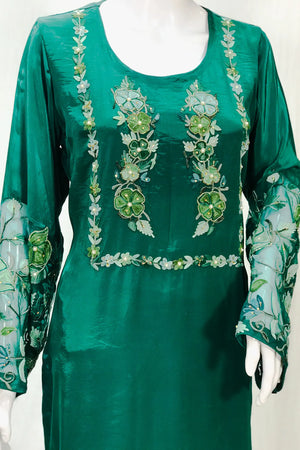 Kurta con Kashmiri Aari y Kardana destacando