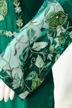 Kurta con Kashmiri Aari y Kardana destacando