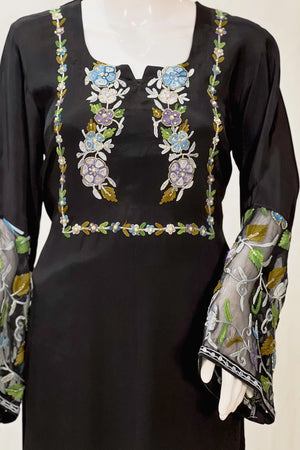 Kurta con Kashmiri Aari y Kardana destacando