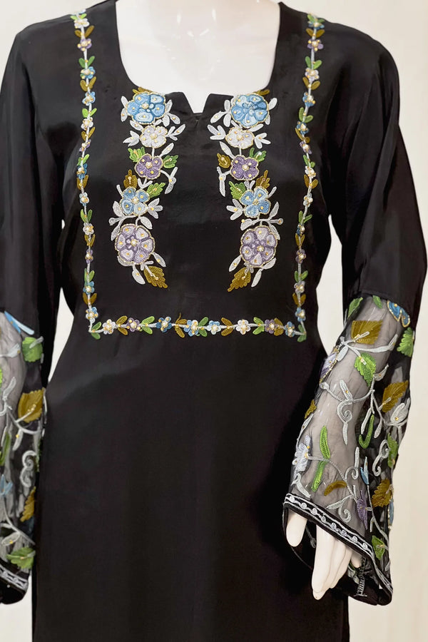 Kurta con Kashmiri Aari y Kardana destacando
