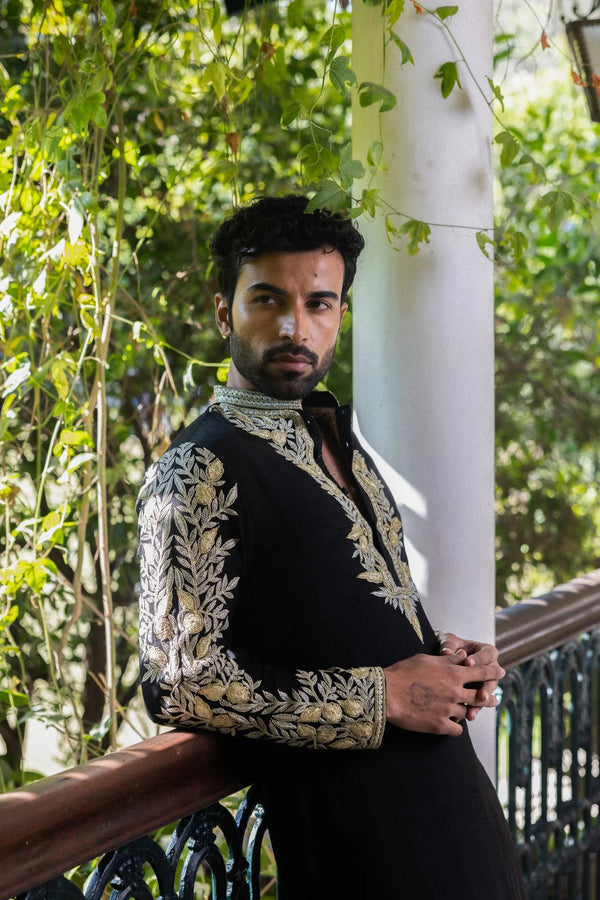 Zarposh – Cloaked in Gold