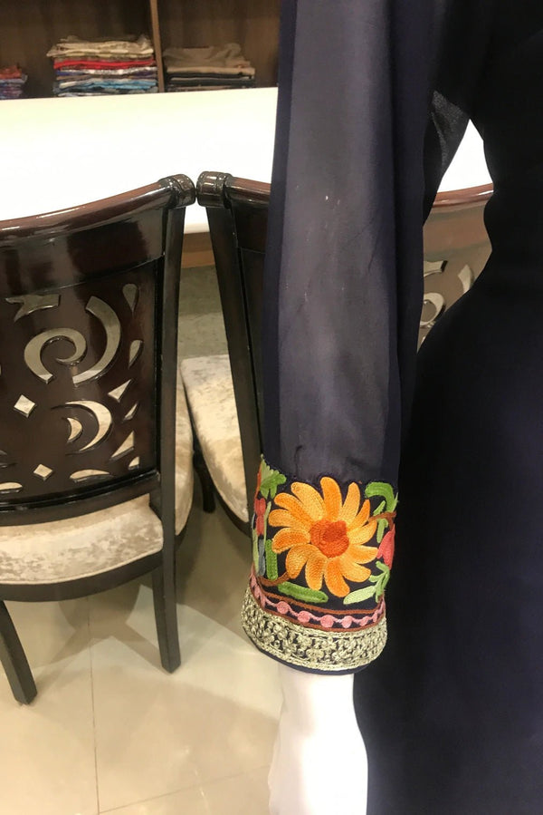 Tilla Chaputri Aari Neck Kashmiri Salwar Suit