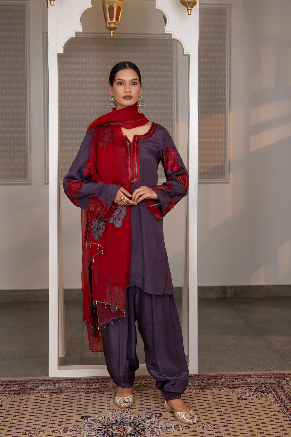 #Mauve - Detail of keyhole neckline with red and metallic Kardana trim running down the placket on mauve Chinon kurta