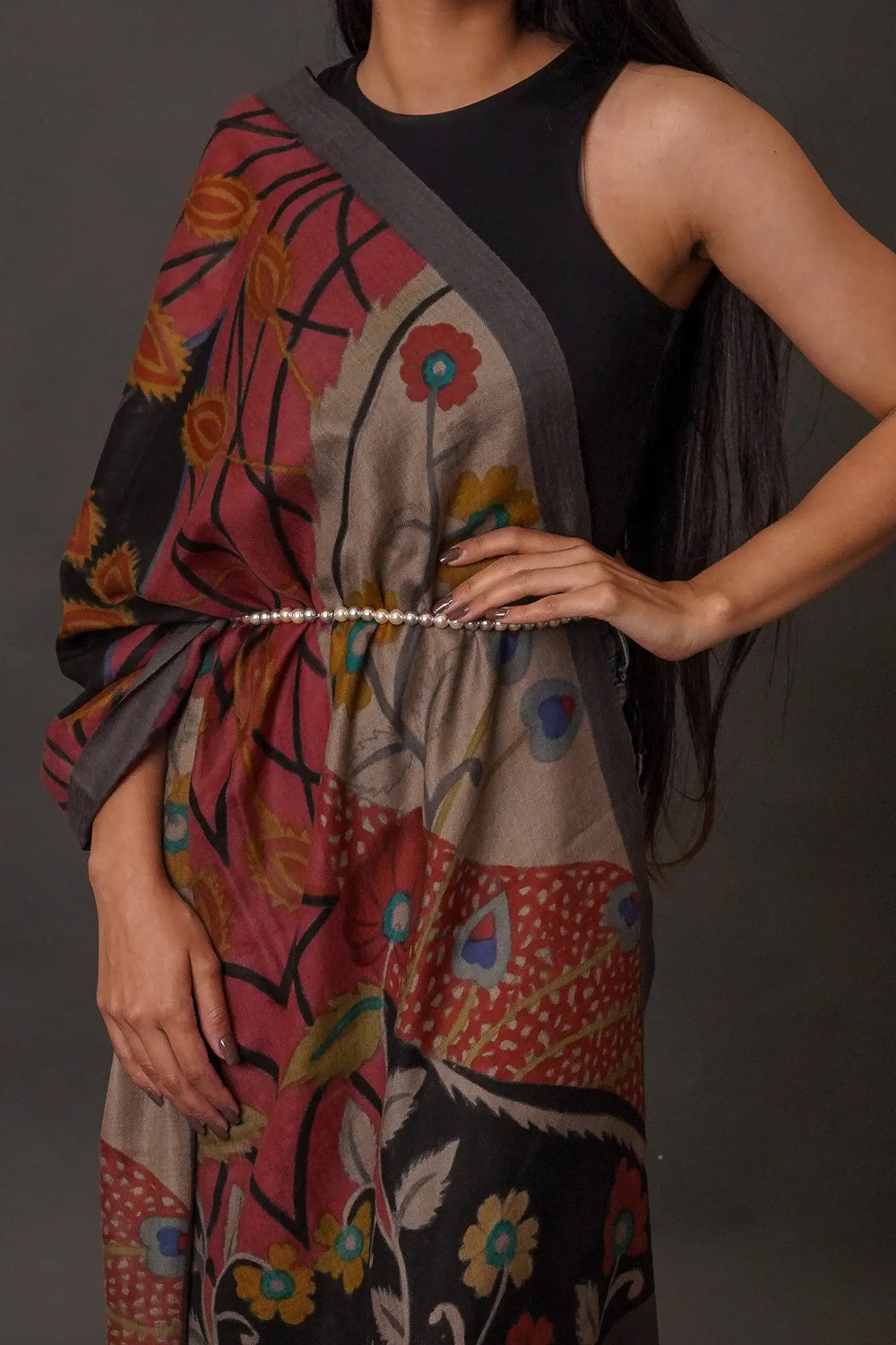 Bufanda de pashmina pintada a mano con tonos naturales y óxido
