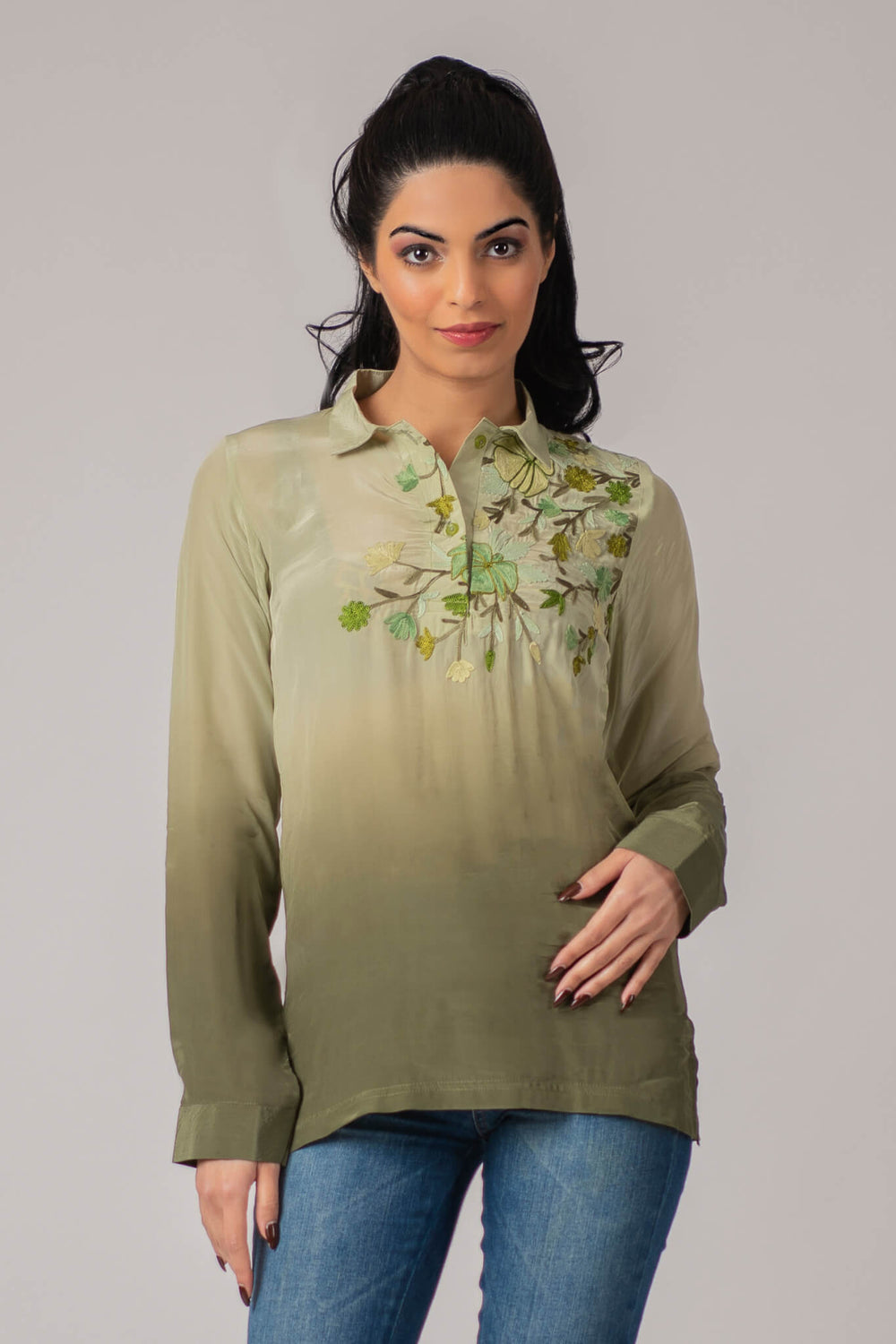 Polo con estampado floral y degradado de enredadera