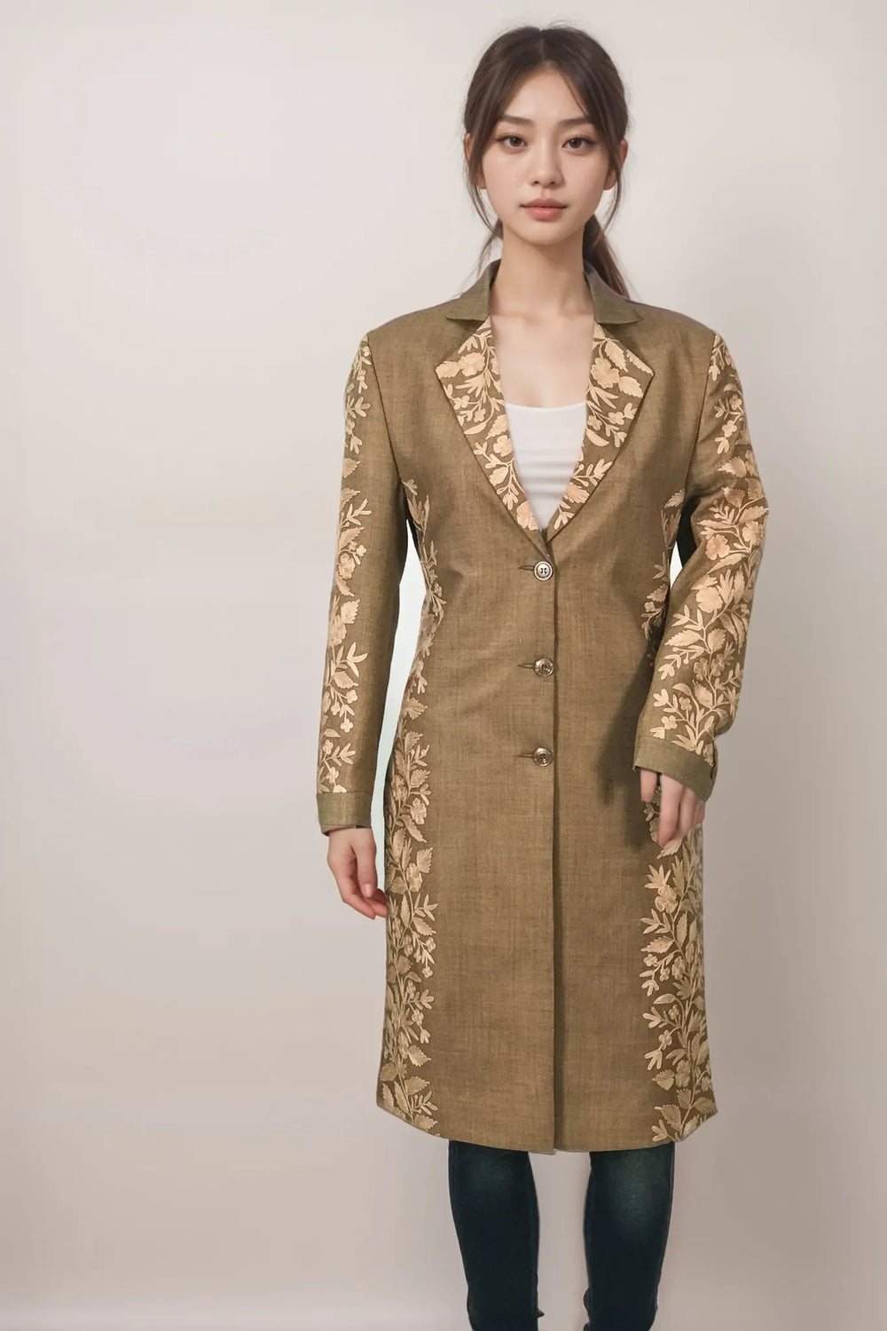 Gabardina larga para mujer en tonos tierra