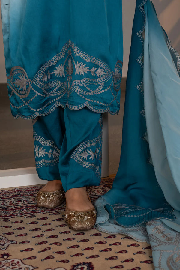 #OmbreSky&PeacockBlue - Close-up of kurta hem showing scalloped border with silver zari paisley and buti embroidery on peacock-blue ground