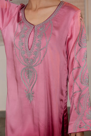 #OmbreRosePink&DeepBerry - Close-up of keyhole neckline showing dense silver zari floral and chain embroidery on wine-mauve ombre cotton satin