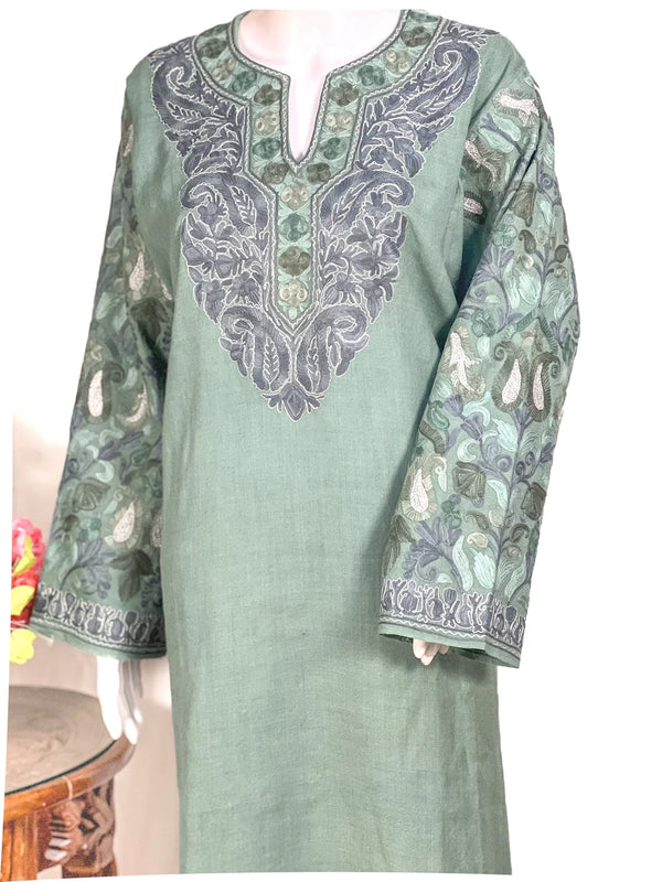 Phiran With Aari And Zari Embroidery