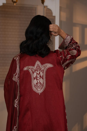 #CrimsonMaroon - Back view of wine kurta showing single large tulip-form dull-gold medallion motif centred on the upper back