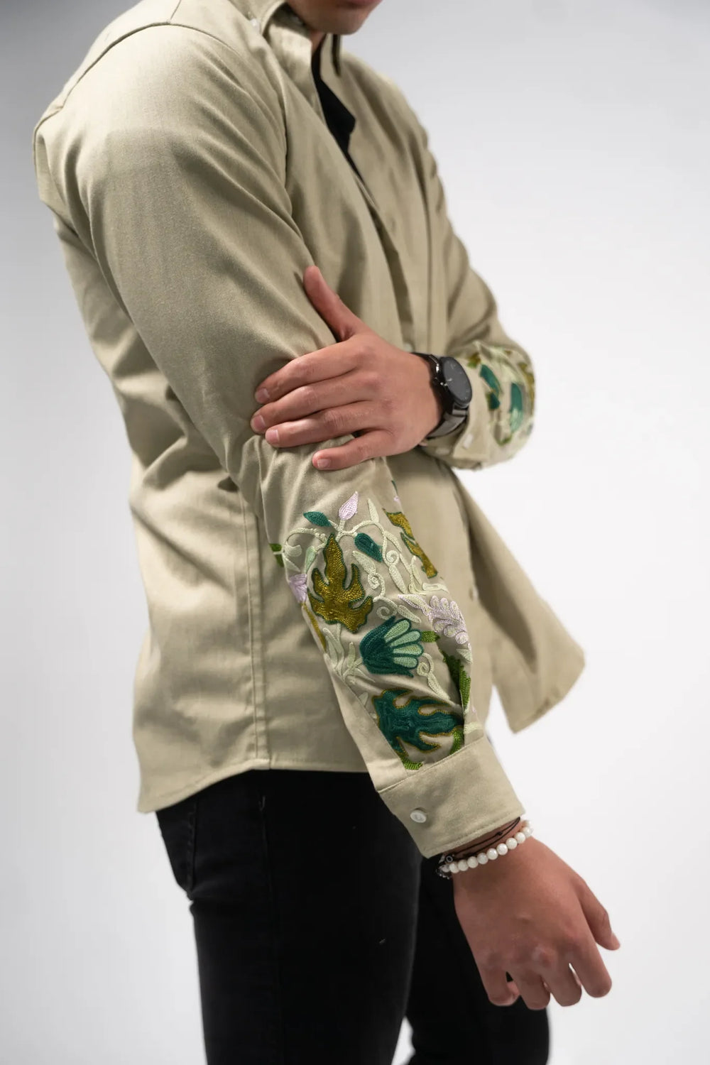 Camisa vaquera con detalles de hoja de arce