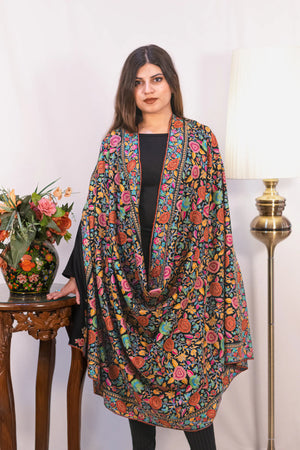 #Black | Flat lay of black Pashmina shawl showing end-to-end papier mache jaal pattern