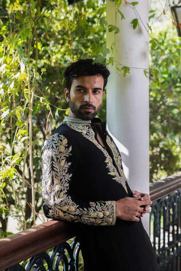 Zarposh – Cloaked in Gold