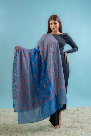 Full-length drape of the dual blue pashmina shawl showing the jaal from end to end