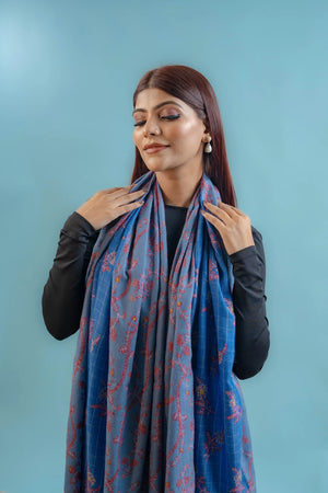 Close view of sozni needle-worked jaal embroidery in dual blue tones on pure pashmina