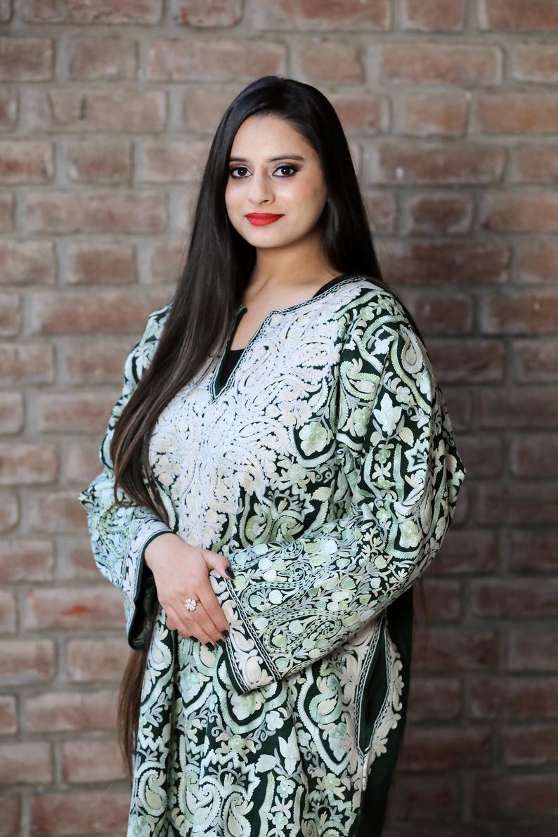 Dark Green Pure Wool Kashmiri Phiran with Jaal Paisley Embroidery