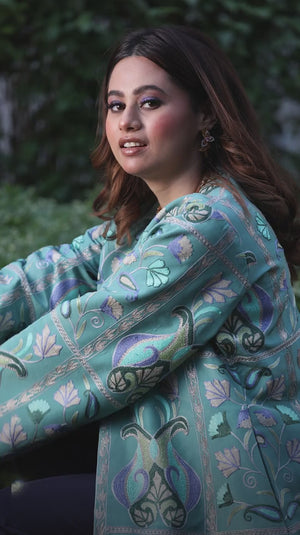 #OmbreBlue&Green Woman wearing a long, patterned turquoise jacket
